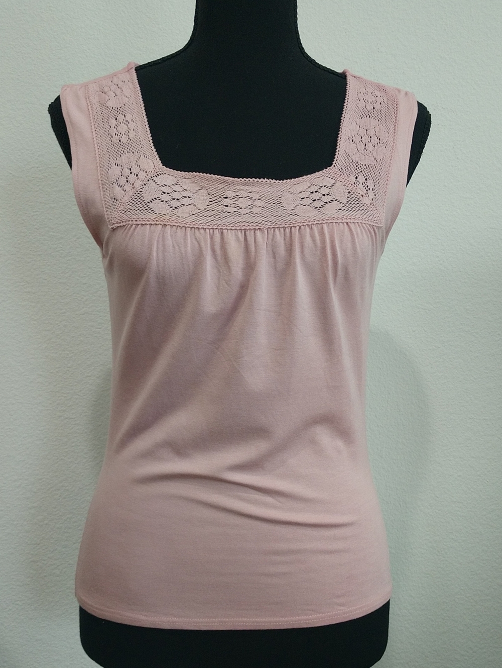 Sleeveless Pink Square-Neck Tank Top with Lace Yoke